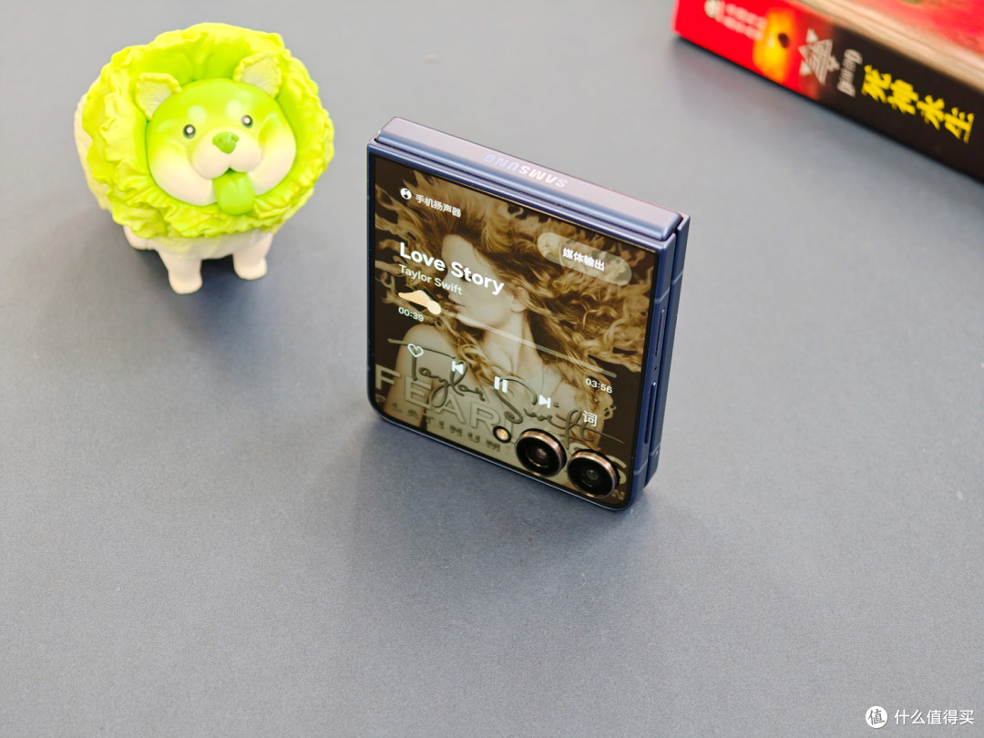 三星Galaxy Z Flip7上手:全能超窄边框外屏打动我心