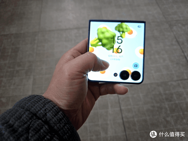 三星Galaxy Z Flip7上手:全能超窄边框外屏打动我心