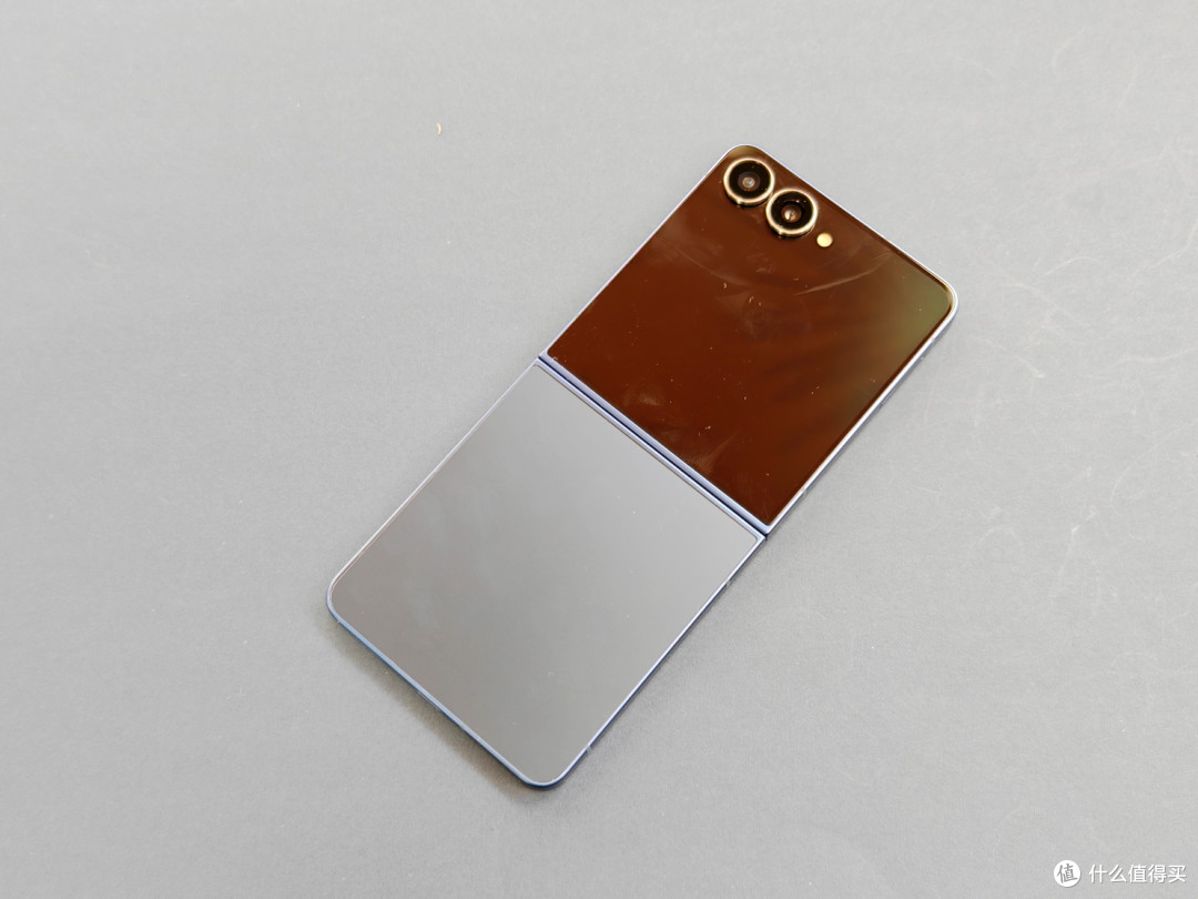 三星Galaxy Z Flip7上手:全能超窄边框外屏打动我心
