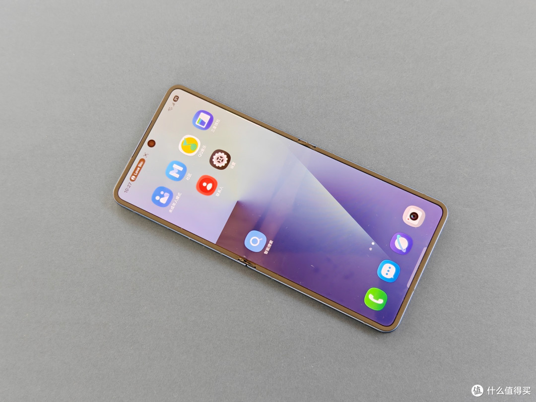三星Galaxy Z Flip7上手:全能超窄边框外屏打动我心