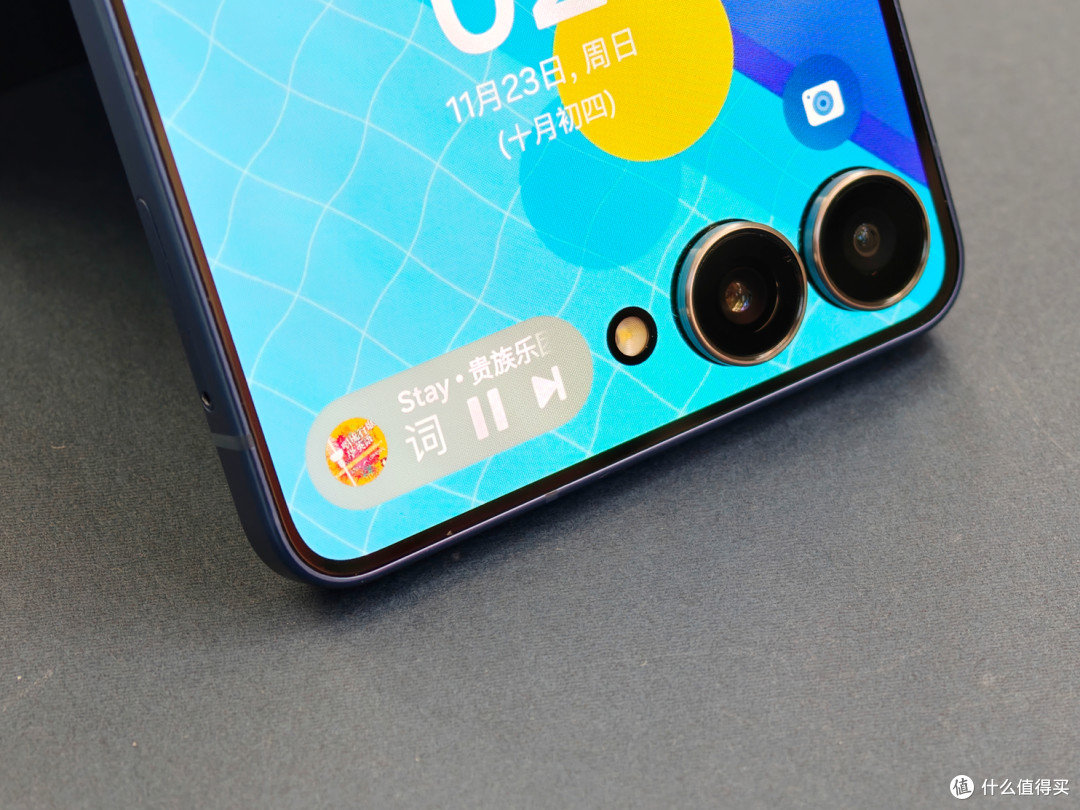 三星Galaxy Z Flip7上手：全能超窄边框外屏打动我心