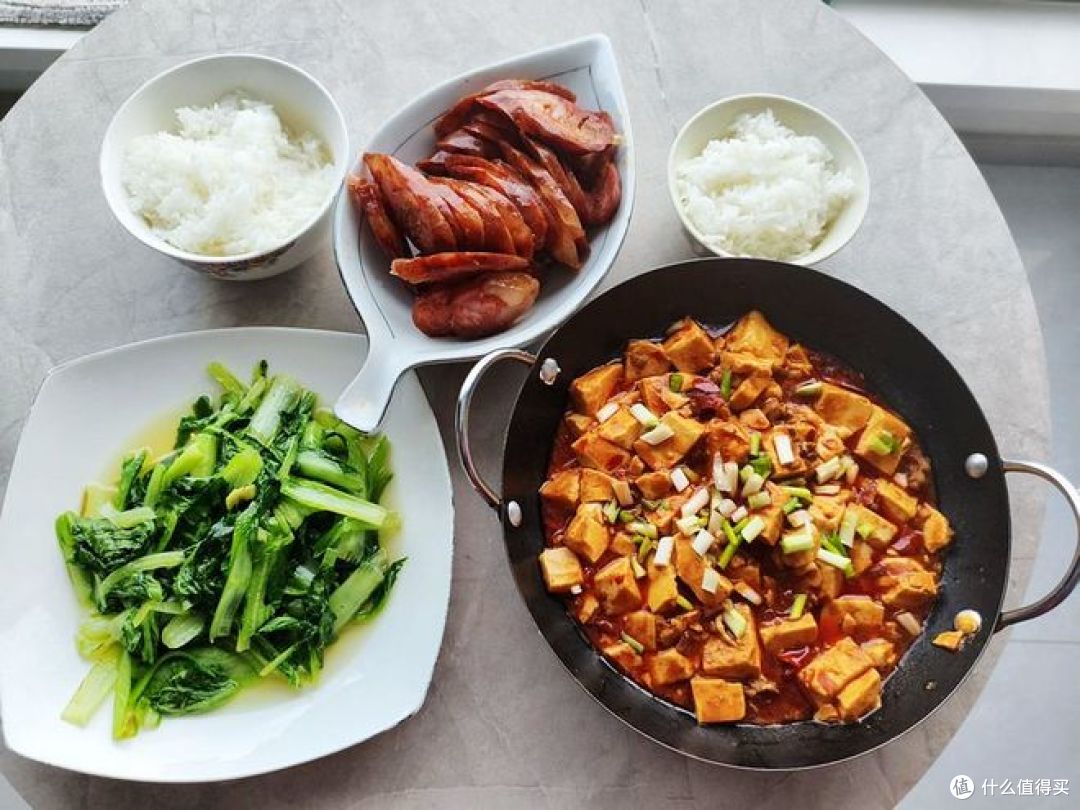 看看大雪后晚餐,两菜一主食,搭配冬季必备肉菜,开胃下饭!