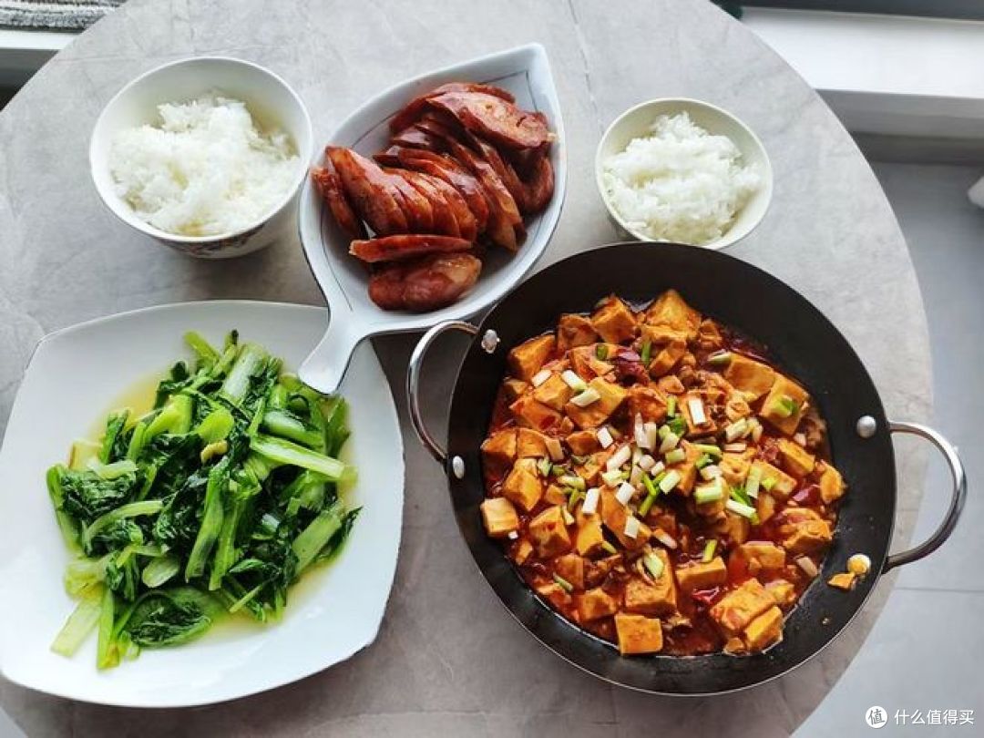 看看大雪后晚餐,两菜一主食,搭配冬季必备肉菜,开胃下饭!