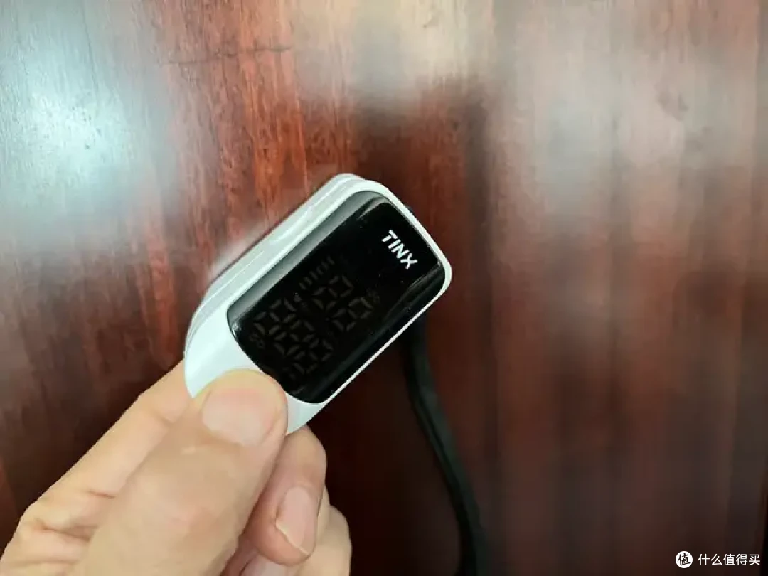 血氧仪是什么原理?体验町石tinx指夹式血氧仪,精准快速仅百元!