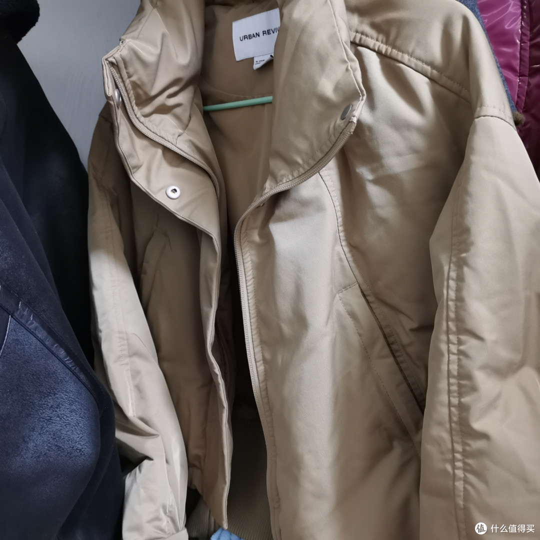 冬季旅行怎么穿好看不冻人,加厚羽绒服轻便保暖是首选