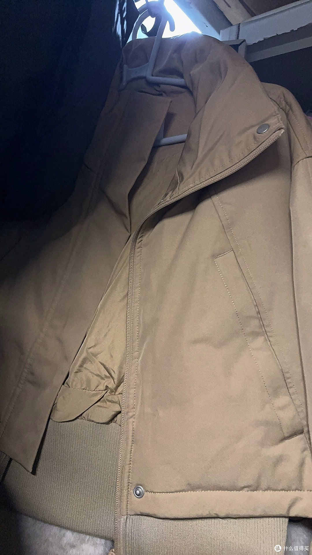 冬季旅行怎么穿好看不冻人,加厚羽绒服轻便保暖是首选