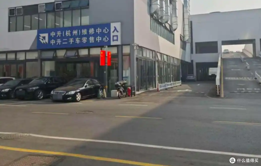 提车变悲剧！小米新车主未出园区撞倒人：伤者已离世！