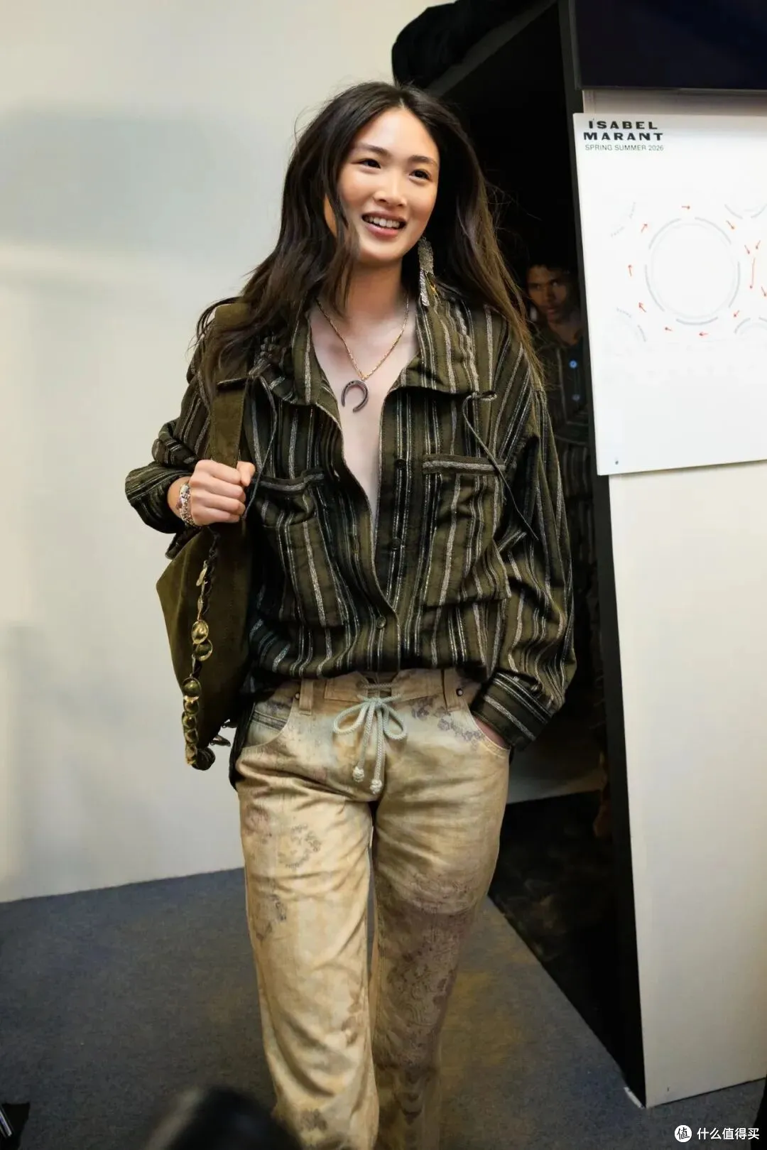 这季巴黎时装周，十年一遇，松弛又随性，流露出成熟的女性魅力！