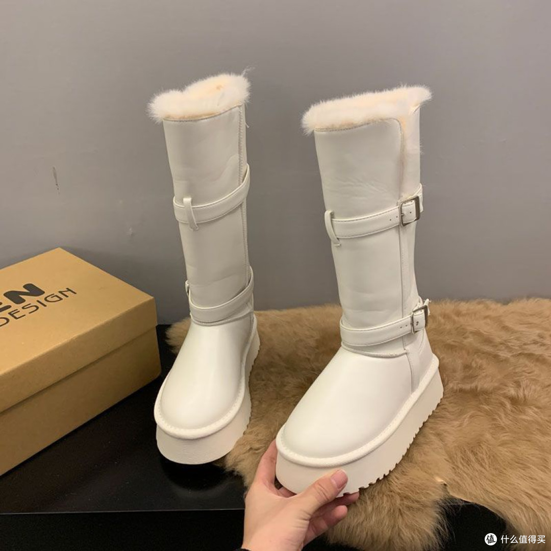 冬季旅行万能穿搭｜羽绒服配长靴，保暖又上镜的出行范本