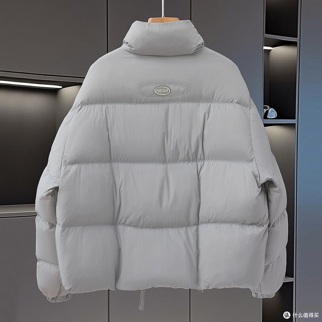 冬季旅行穿搭指南｜羽绒服+高领毛衣+皮裤，保暖风度两不误