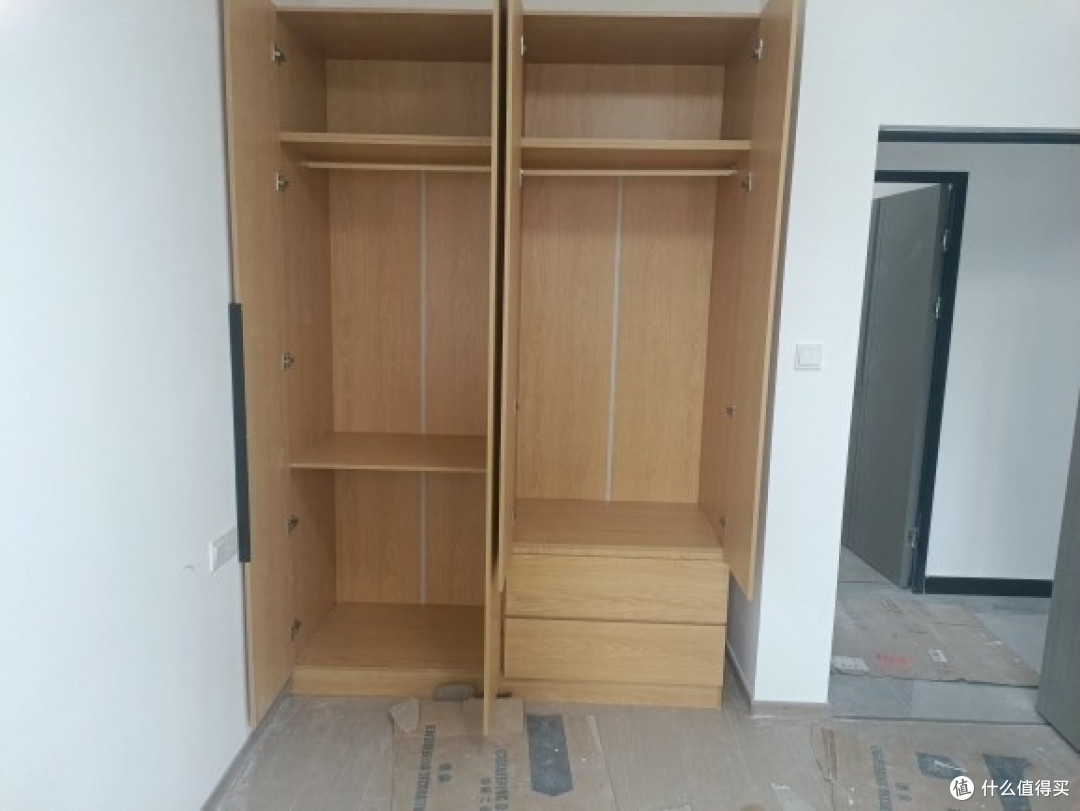 高效利用狭窄空间的衣柜设计