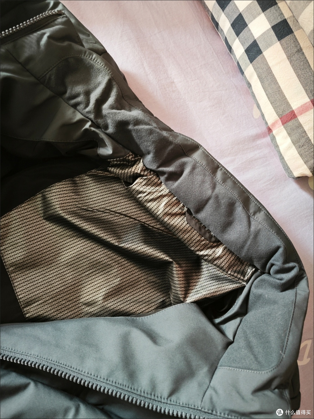 冬季旅行穿搭封神!海澜之家曾舜晞同款羽绒服,保暖时髦两不误