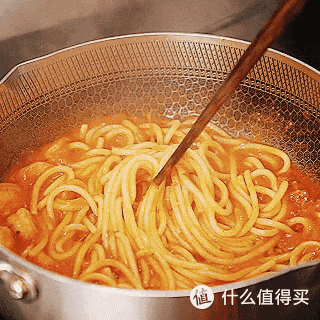 冬日绝绝子!番茄炖牛腩配手工面,软烂入味酸鲜一碗封神