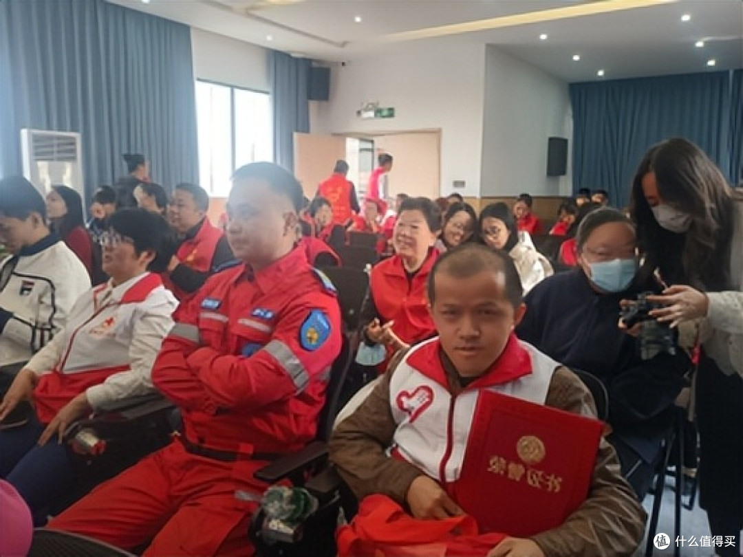 广东惠州:江南街道表彰志愿先锋 共启十五运服务文明新征程