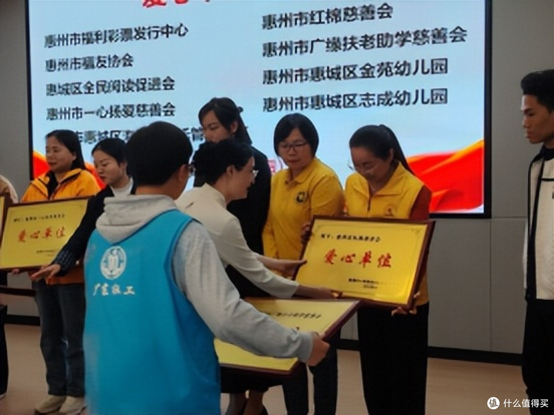 广东惠州:江南街道表彰志愿先锋 共启十五运服务文明新征程