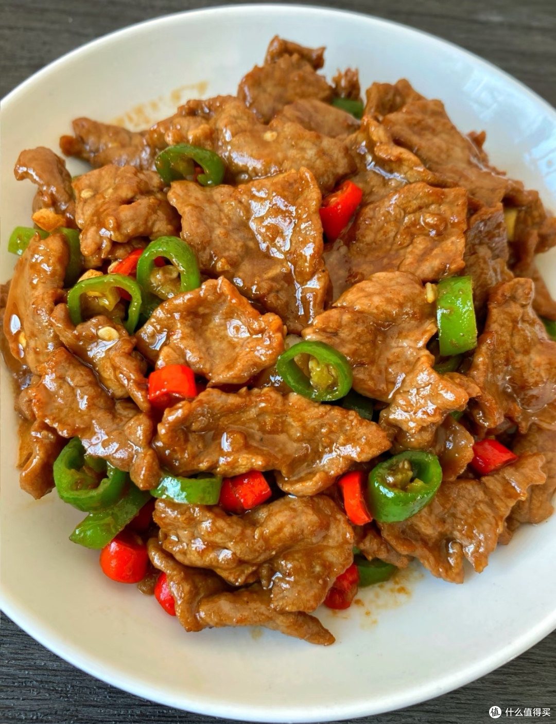 家常硬菜轻松做!双椒炒牛肉鲜辣入味超下饭