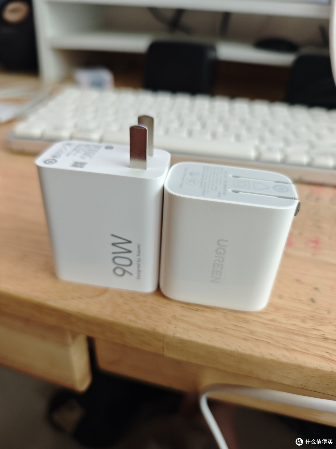 和小米随机赠送的90w非氮化镓充电器对比