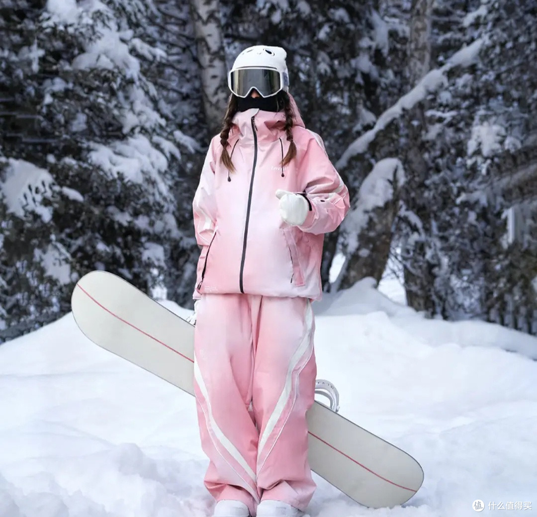 我的雪场吸睛战袍:RAWRWAR2025扎染粉滑雪服套装