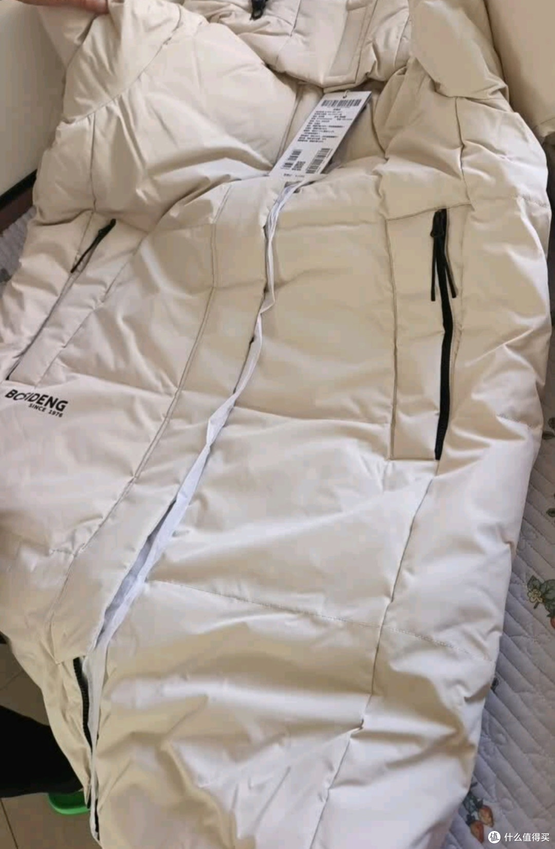 波司登25年冬季情侣羽绒服：一件过冬的温暖与时尚之选