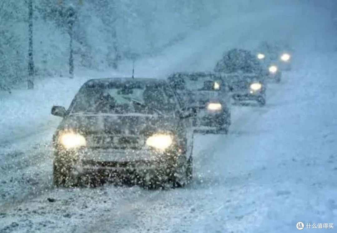 冰雪路行车,掌握这些保持车距法保安全
