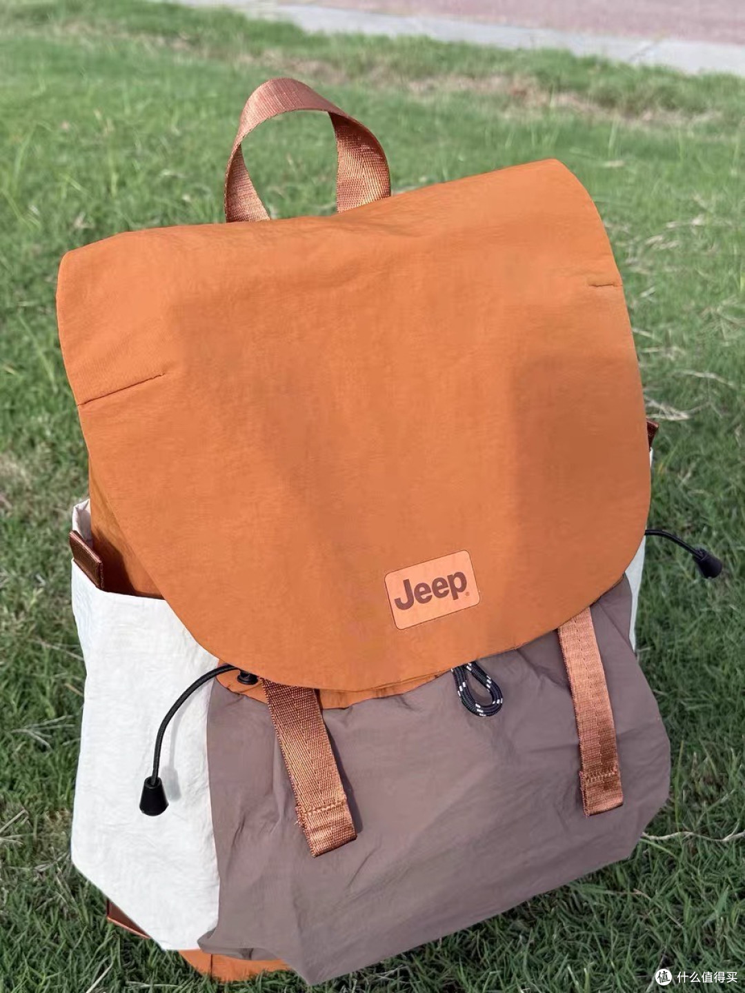 Jeep珊瑚橘双肩包:双旦送礼佳选