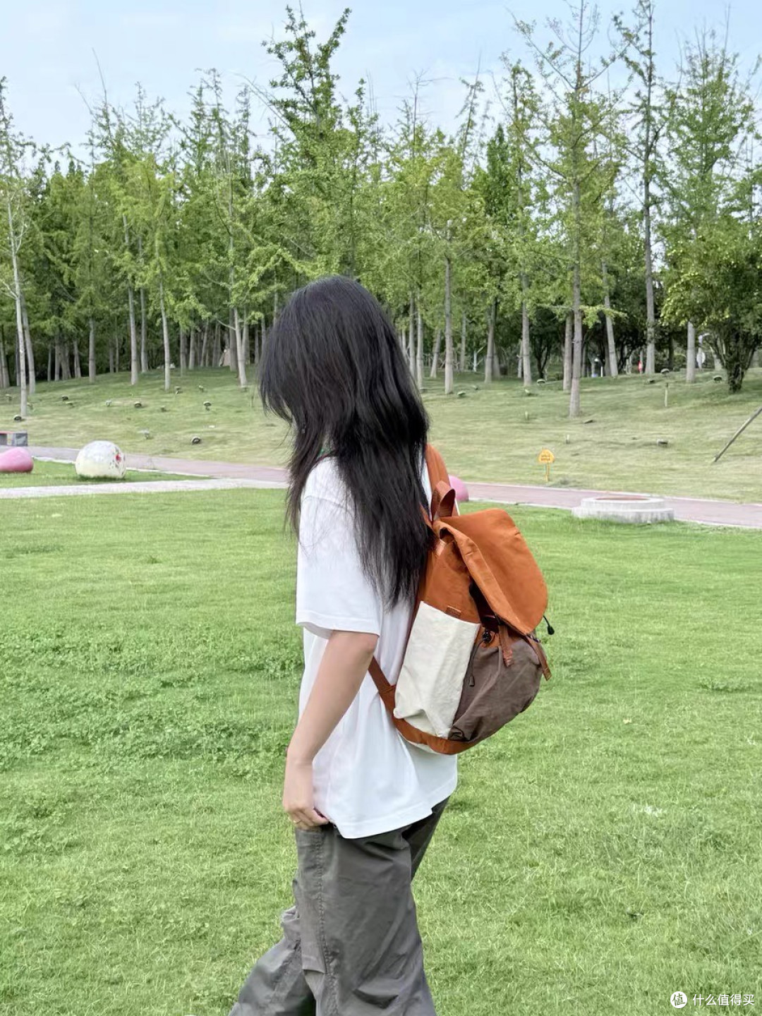 Jeep珊瑚橘双肩包:双旦送礼佳选