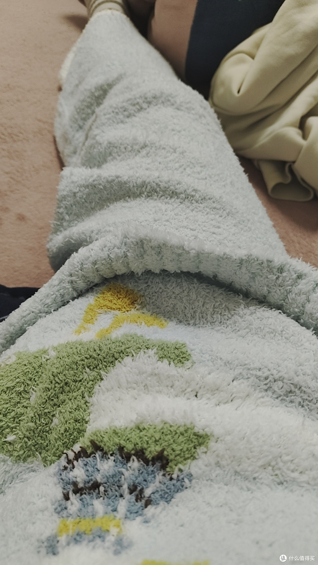 双旦心意好物:宅家幸福感套装——法兰绒家居服与毛绒袜