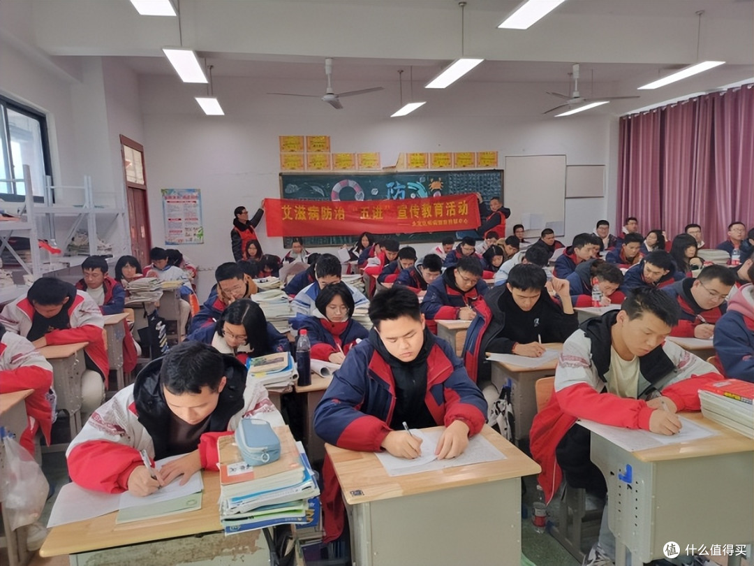 张家界预防艾滋病“五进”宣传·筑牢全民健康防线