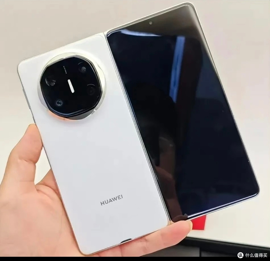 省下3000元买华为Mate X6值不值?实测对比X7,华为新机炸场!