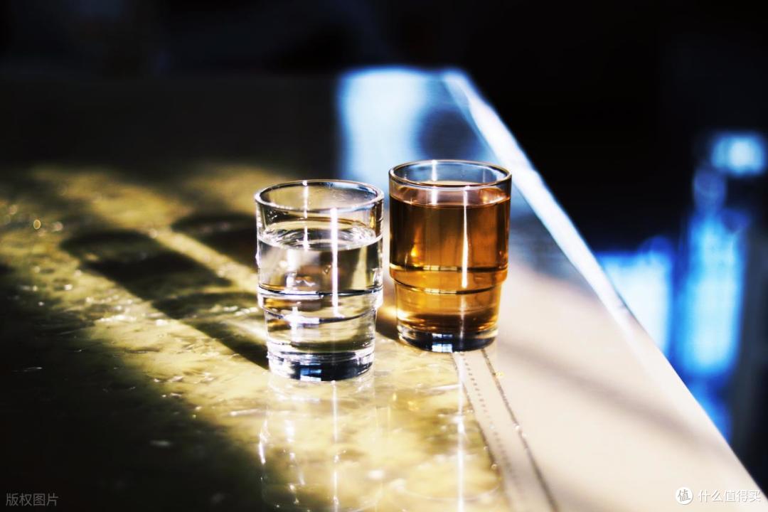 没开封的白酒冻成冰？好家伙，这事儿你别急，这样喝完全没问题！