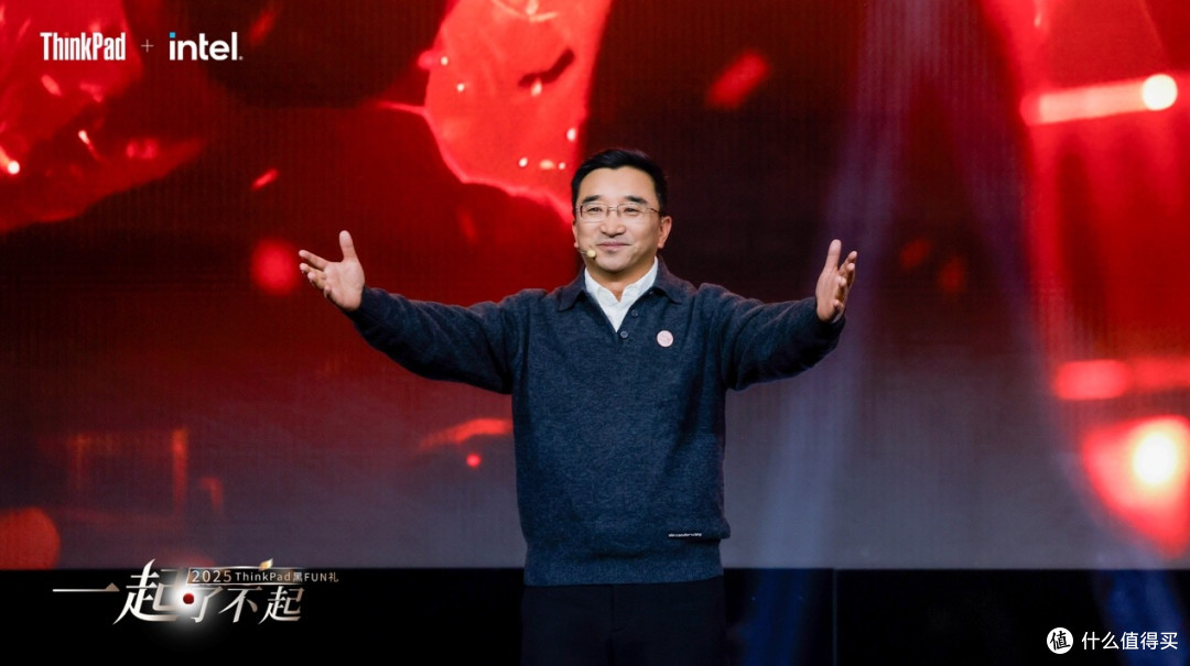 经典原型机首秀、AI足球智能体亮相!ThinkPad黑FUN礼惊喜不断