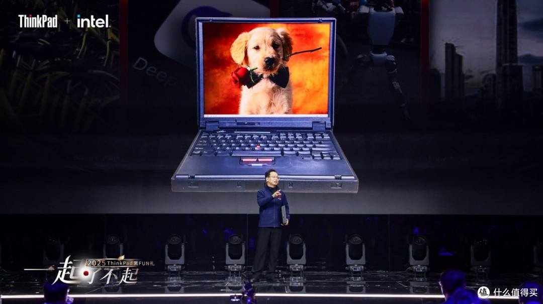 经典原型机首秀、AI足球智能体亮相!ThinkPad黑FUN礼惊喜不断