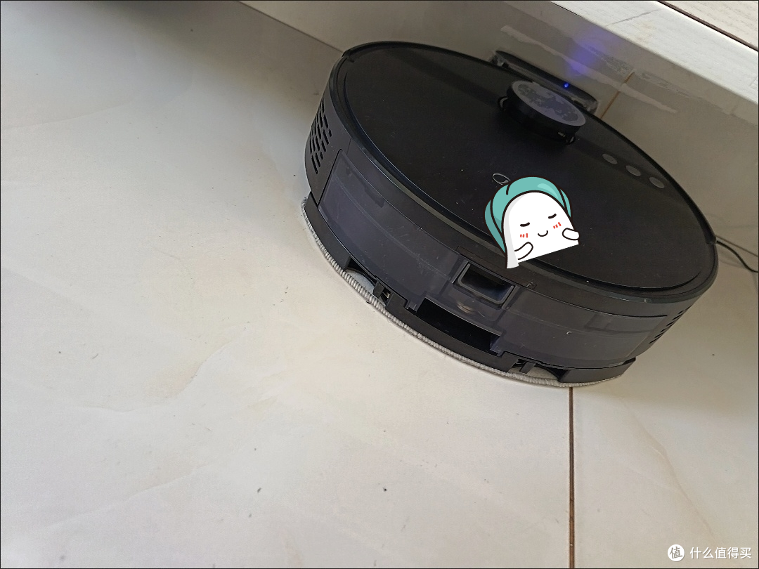 地板清洁新宠：扫地机器人的智能化革命