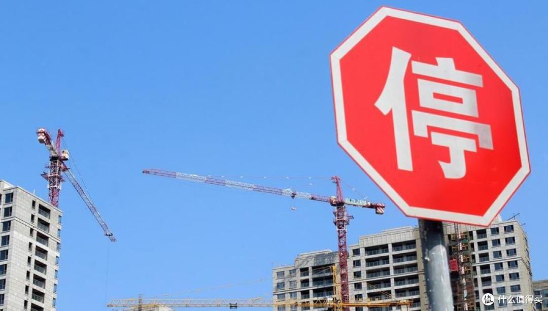住建部实锤了:房龄满25年以上,一律这样处理,业主有福了!
