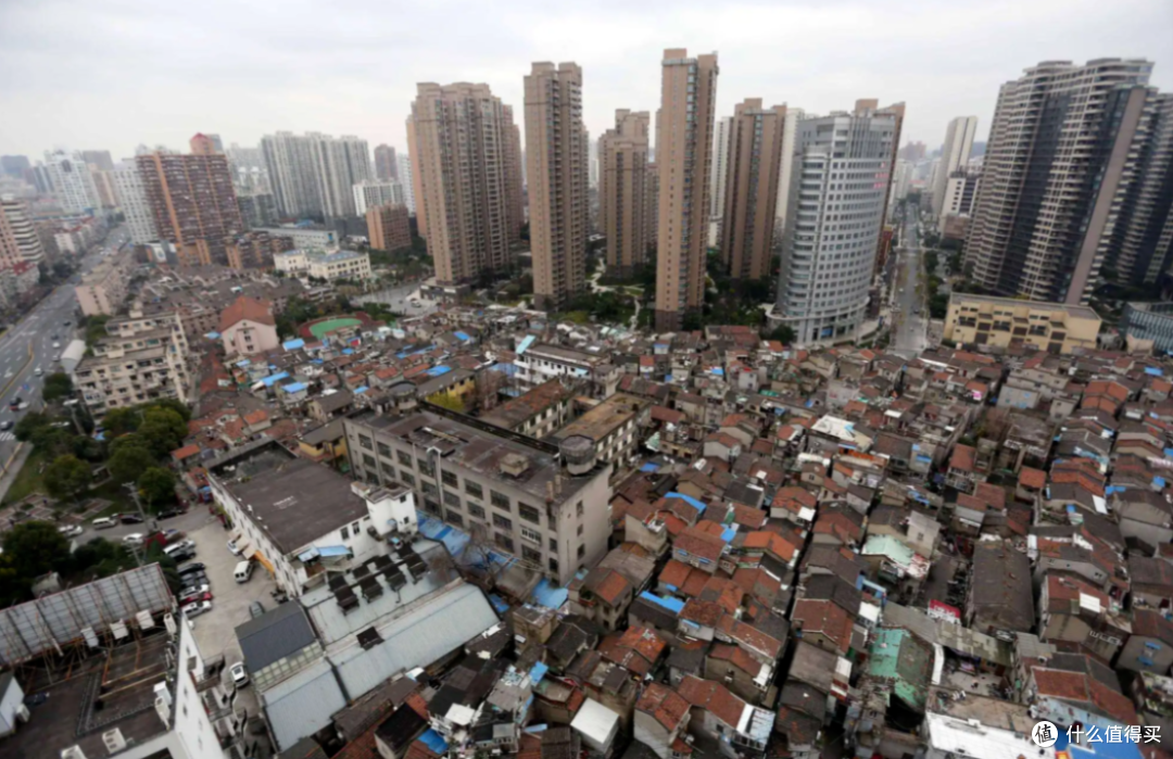 住建部实锤了:房龄满25年以上,一律这样处理,业主有福了!