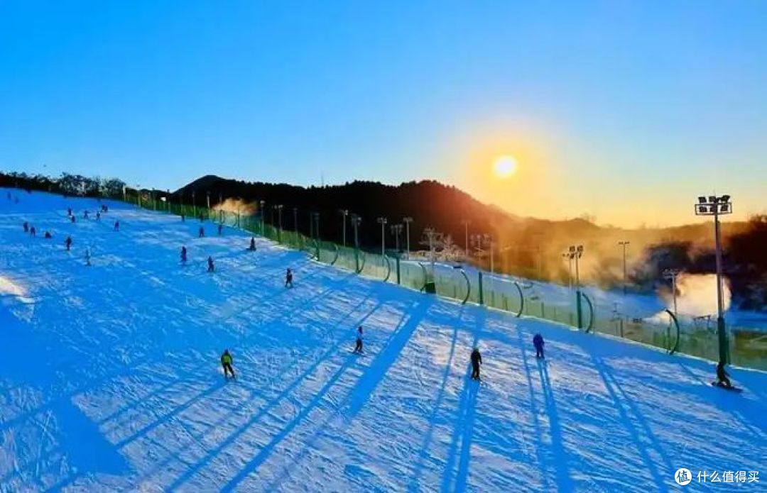 双旦打卡乌鲁木齐南山滑雪场：天山脚下的冰雪之约！
