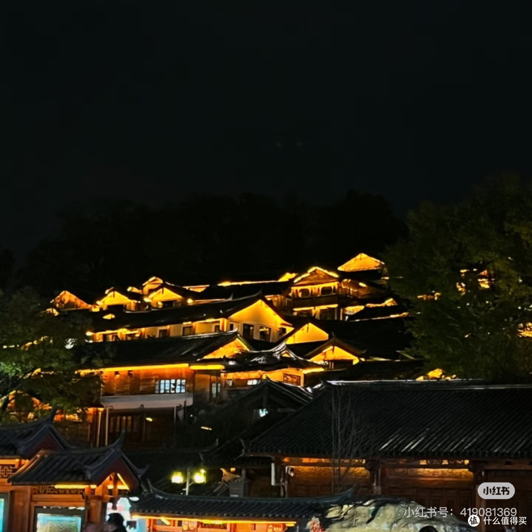 冬季出游新选择：冰川秘境与雪韵古镇