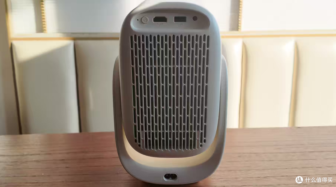 最值得送的圣诞礼物:自动对焦、能躺看天花板的投影仪哈趣Q1 Pro
