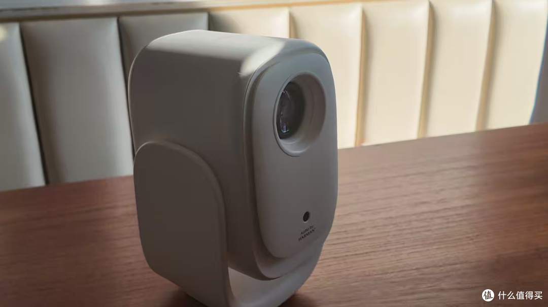 最值得送的圣诞礼物:自动对焦、能躺看天花板的投影仪哈趣Q1 Pro