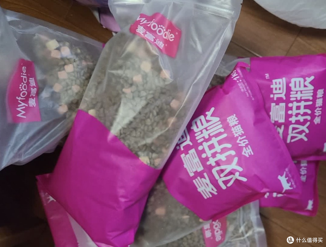 翻滚吧毛球！麦富迪三文鱼冻干粮，吃出猫咪高光时刻。