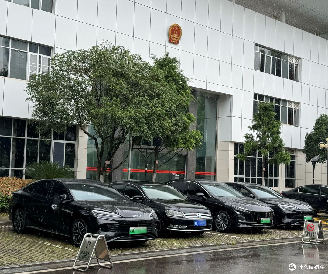 当公务员也开始买“单位同款”,比亚迪靠实力圈粉