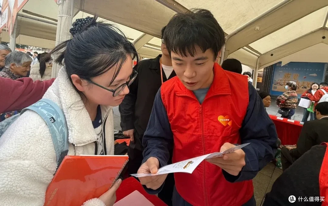 平安养老险厦分在思明区中山路开展志愿活动
