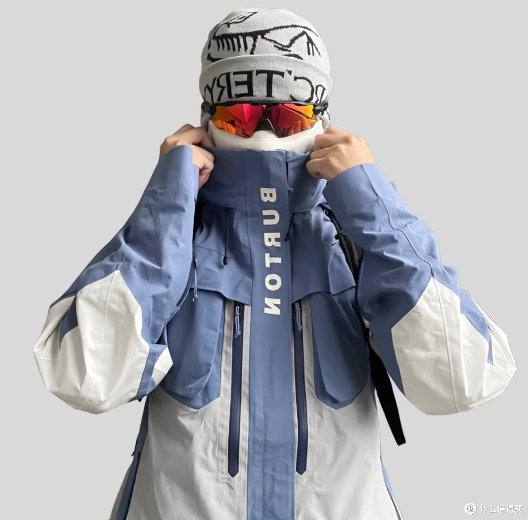 Aizawa联名雪服:低调中的实力派