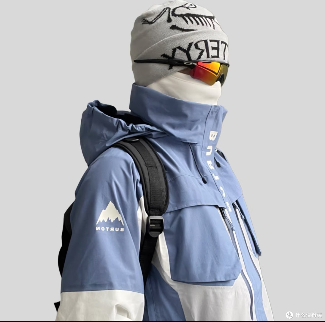 Aizawa联名雪服:低调中的实力派