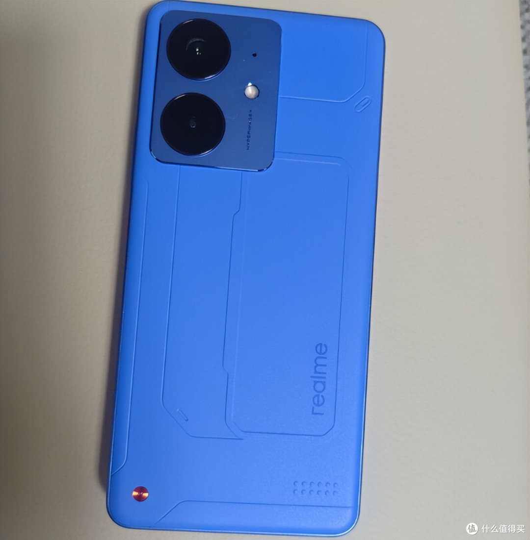 真我放弃“高利润”，16GB+512GB跌至1689元，7000mAh+188万跑分
