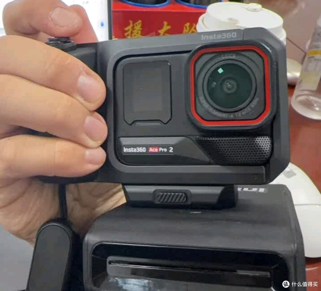 影石Insta360 Ace Pro 2：滑雪拍摄神器
