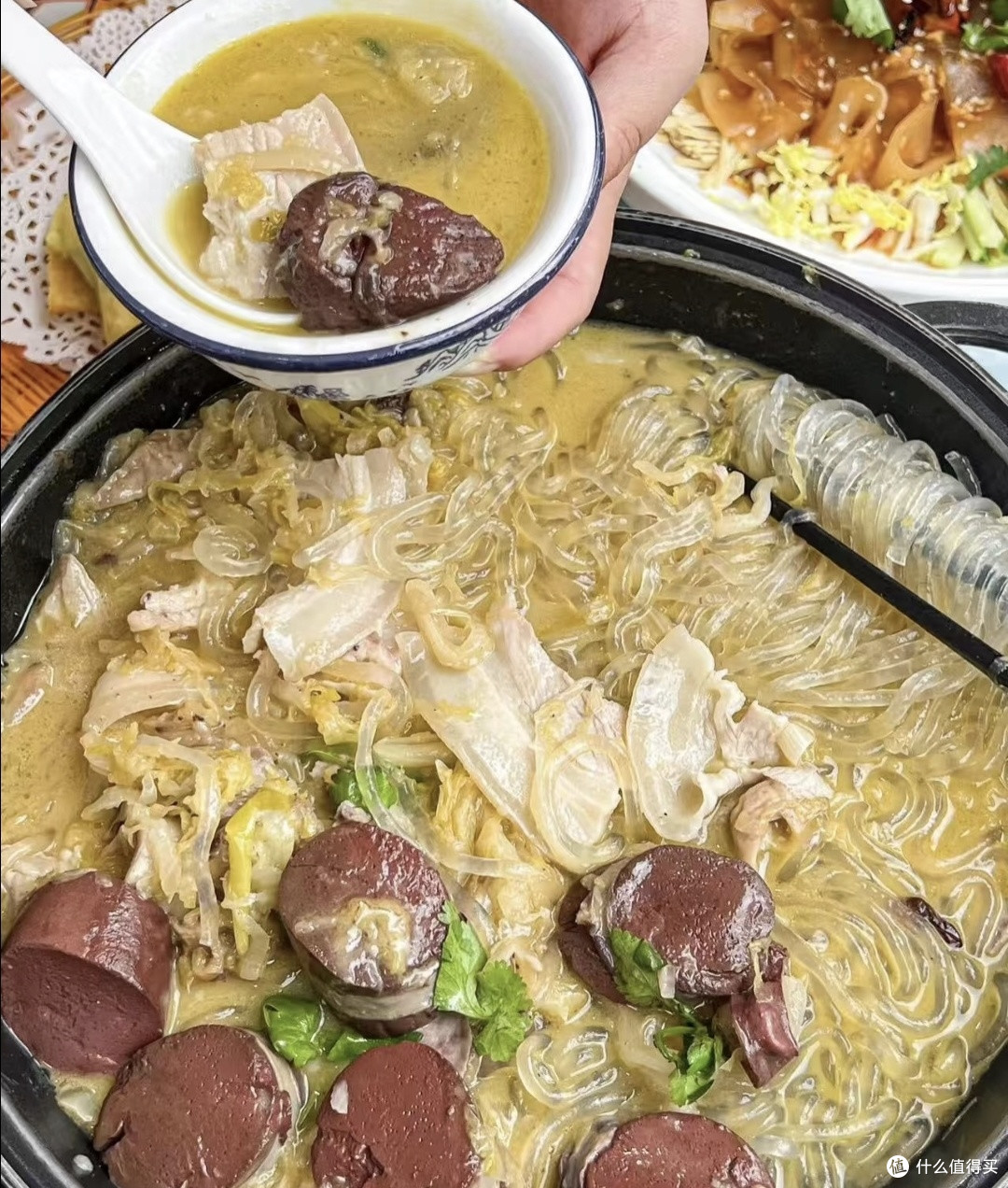 我冬天最爱吃的东北菜：酸菜白肉血肠
