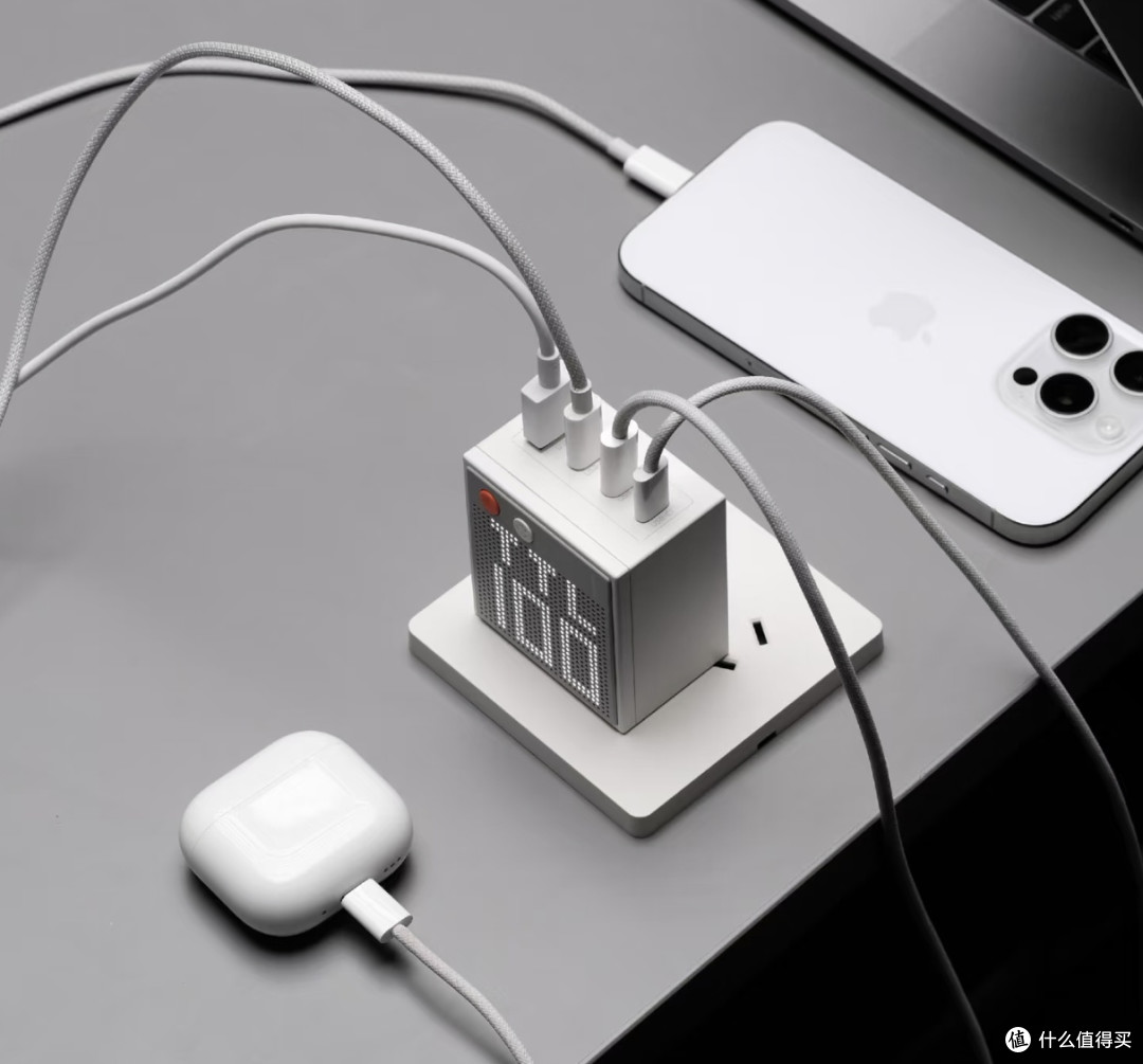 桌搭颜值担当!闪极点阵屏充电器让桌面告别杂乱