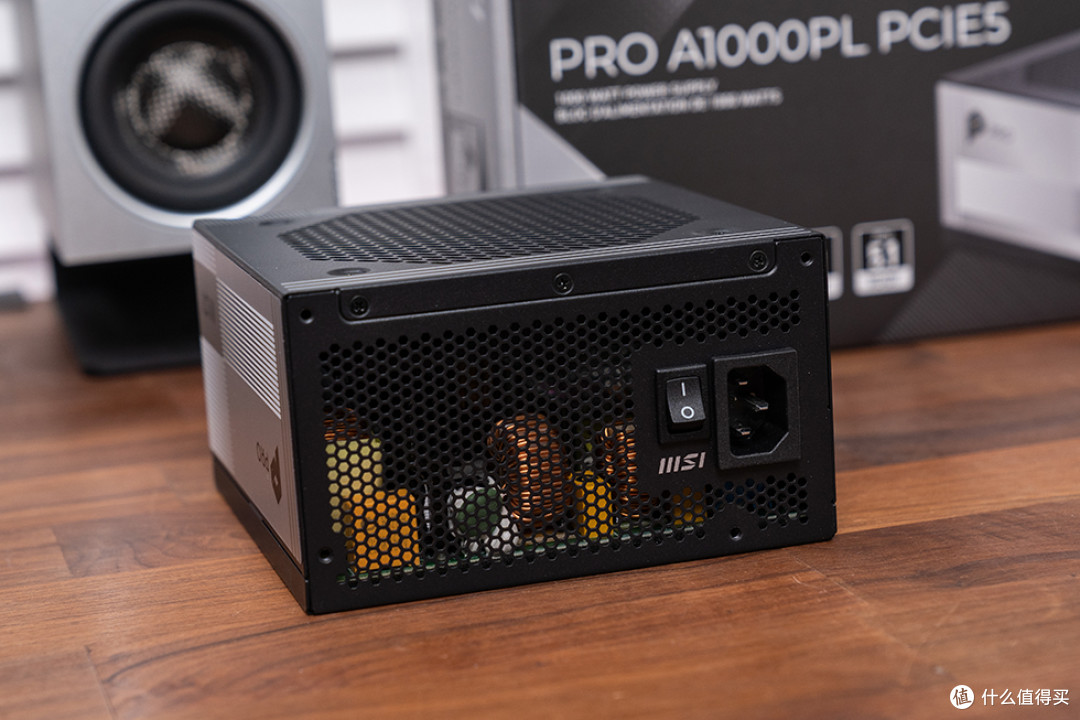 旗舰供电一步到位,微星 PRO A1000PL PCIE5 电源评测