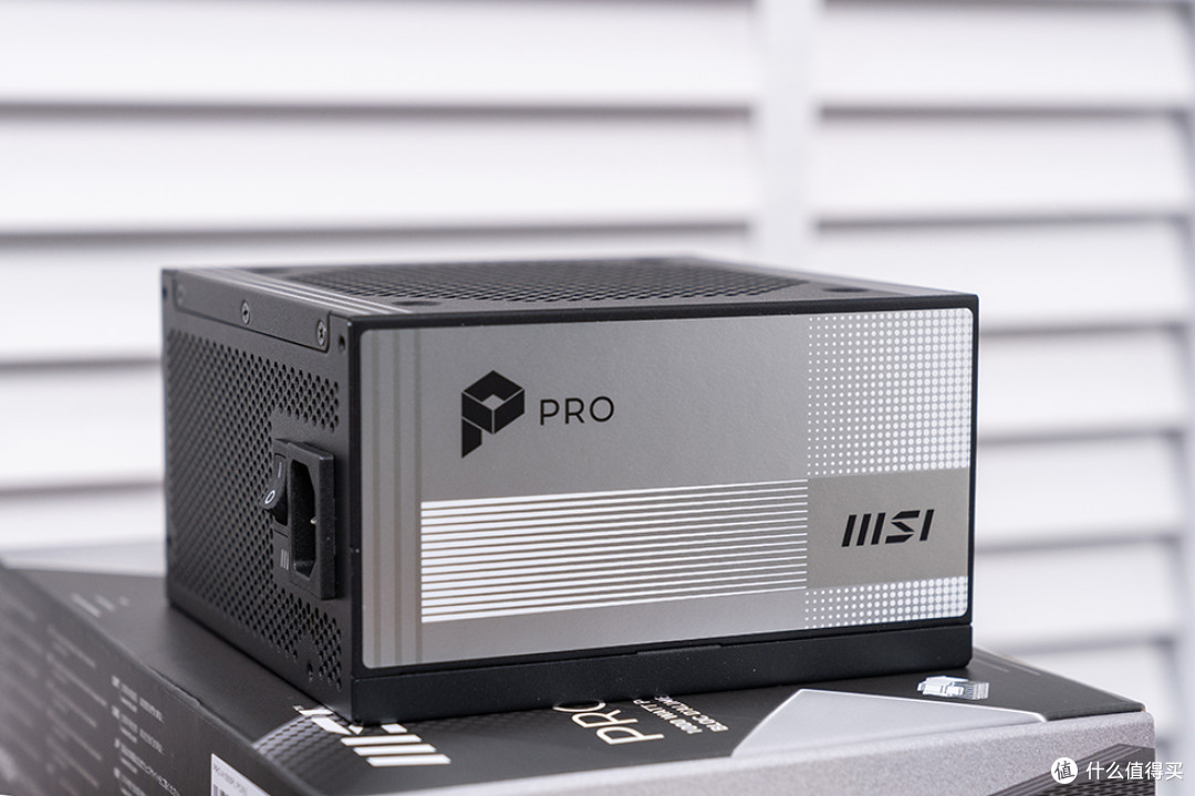 旗舰供电一步到位,微星 PRO A1000PL PCIE5 电源评测